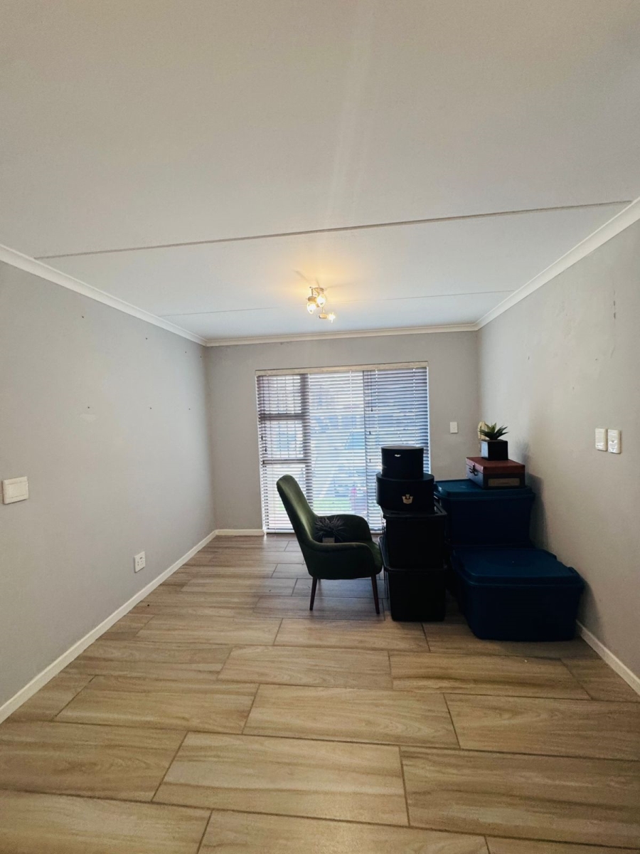 To Let 1 Bedroom Property for Rent in Guldenland Western Cape